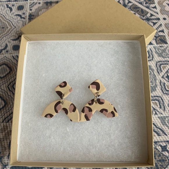 🐾 2/$25 Animal Print Clay Earrings - Picture 2 of 2